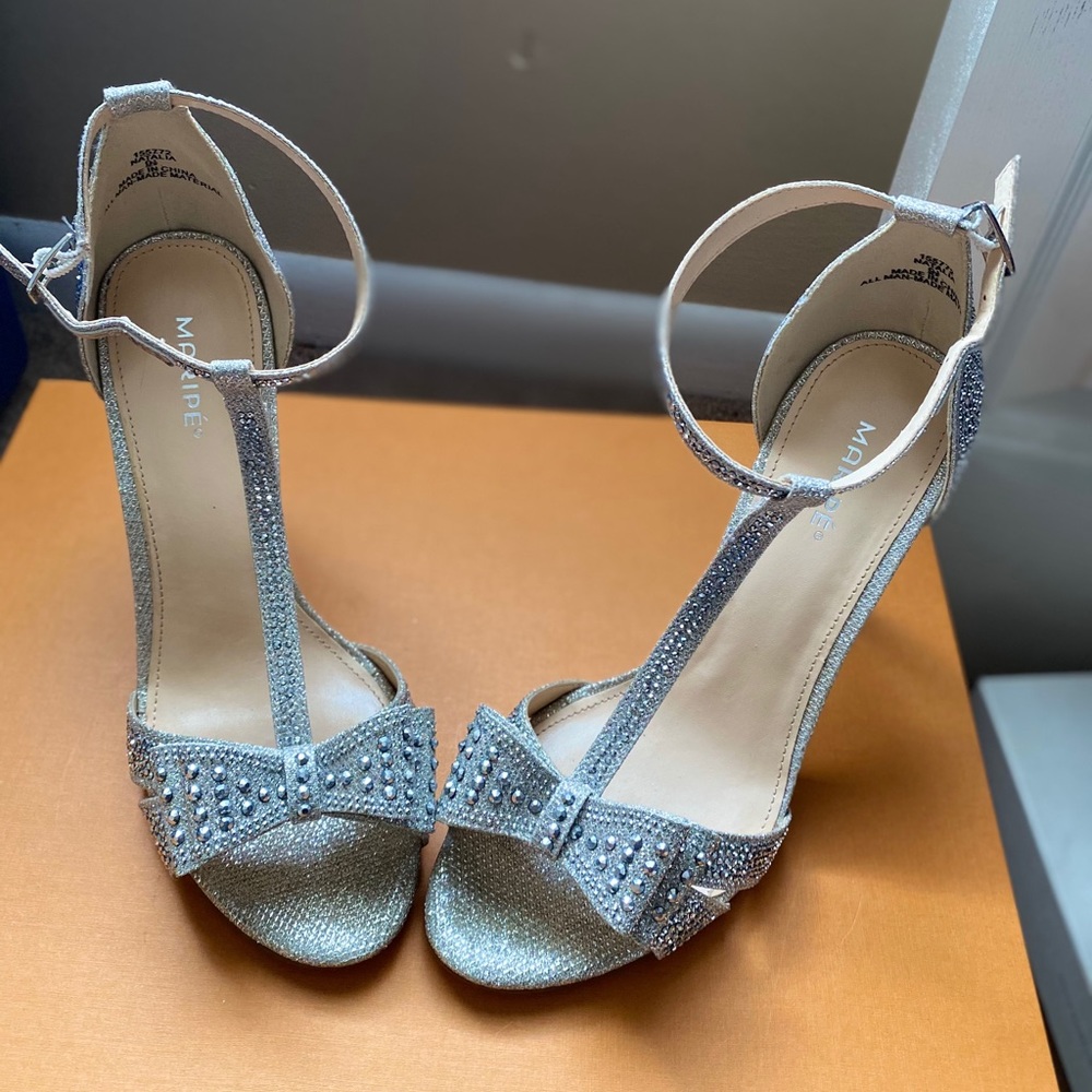 Maripe Natalia Silver Rhinestone! Size 9.5
